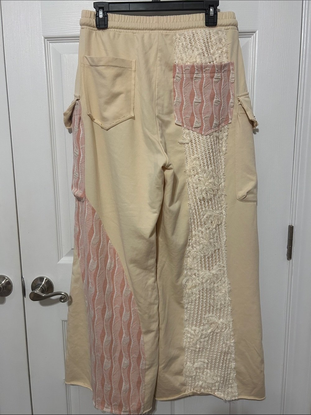 Wide-Leg Patchwork Cargo Pants in Beige and Pink - Picture 2 of 6